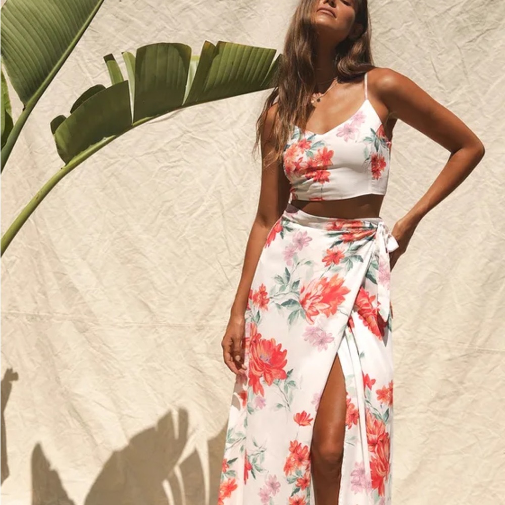 Lulu’s Bloom With a View White Floral Print
Two-Piece Maxi Dress, L, worn once